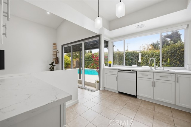 Detail Gallery Image 11 of 21 For 10414 Andora Ave, Chatsworth,  CA 91311 - 3 Beds | 2/1 Baths