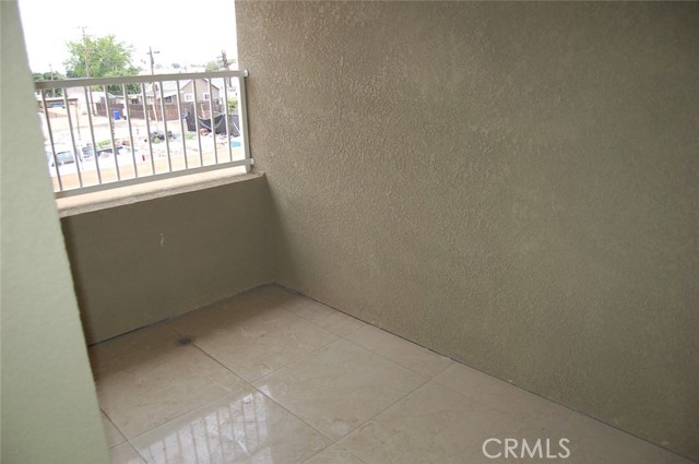 102 S Date Avenue, Rialto CA: https://media.crmls.org/medias/9c4fa3e4-db32-46cf-b57e-710beeb95f8d.jpg