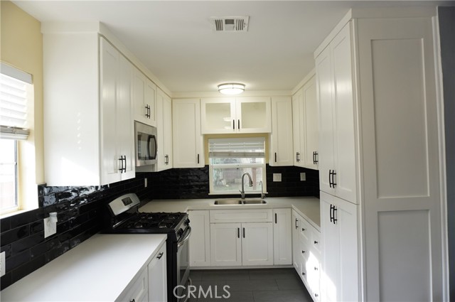 10109 Noble Avenue, Mission Hills (San Fernando) CA: https://media.crmls.org/medias/9c5001c7-fb09-4c62-ba32-a7f725fdf97a.jpg