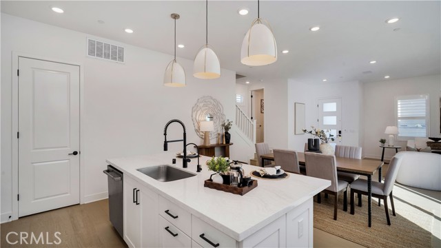 Detail Gallery Image 5 of 70 For 138 Yugen, Irvine,  CA 92618 - 4 Beds | 3/1 Baths