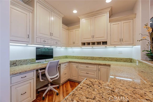 Image 14 of 74 For 25532 Oak Meadow Drive