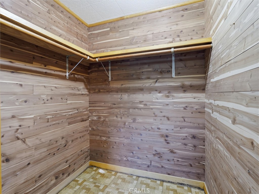 https://media.crmls.org/medias/9c519bb2-af7e-4f4f-91d7-f15cdc29d8a8.jpg?preset=X-Large