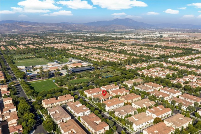 Detail Gallery Image 2 of 35 For 52 Emerald Clover, Irvine,  CA 92620 - 3 Beds | 3 Baths