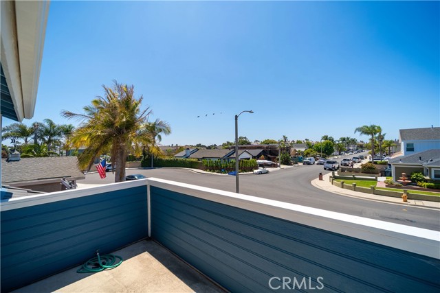 811 Oceanhill Drive, Huntington Beach CA: https://media.crmls.org/medias/9c5293b0-8942-464e-ab14-5f7979fee48b.jpg