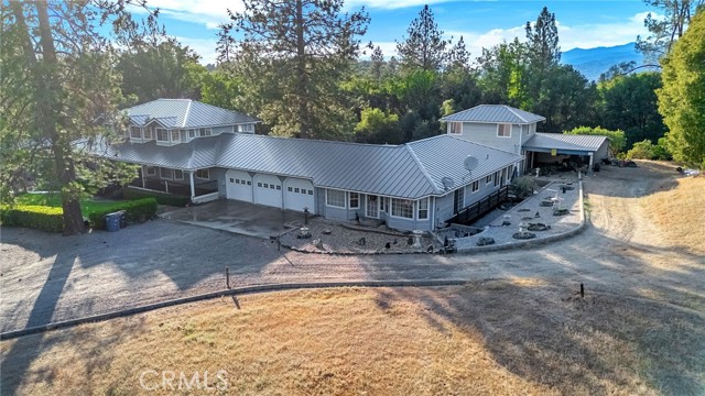 50711 Road 426, Oakhurst CA: https://media.crmls.org/medias/9c533348-9a1c-4e32-827e-1333a0cc5372.jpg