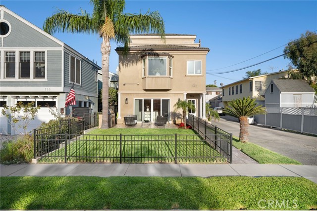 Detail Gallery Image 8 of 65 For 714 Alabama St, Huntington Beach,  CA 92648 - 4 Beds | 4/1 Baths