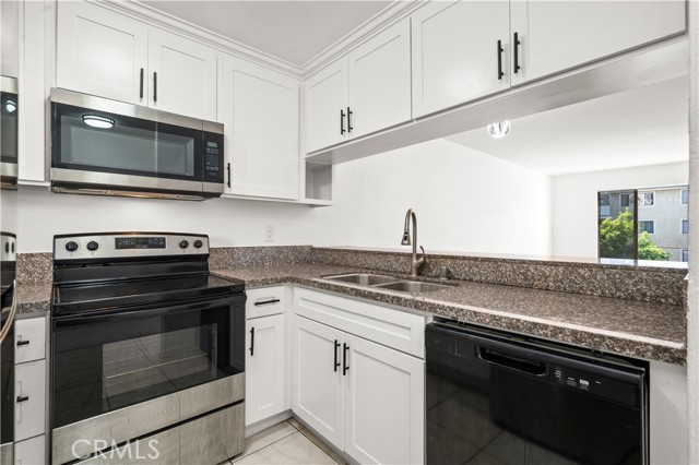 Detail Gallery Image 16 of 39 For 2343 E 17th #202,  Long Beach,  CA 90804 - 2 Beds | 2 Baths