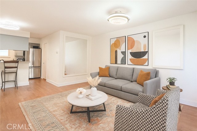 Detail Gallery Image 3 of 26 For 22131 Oxnard St, Woodland Hills,  CA 91367 - 2 Beds | 1/1 Baths