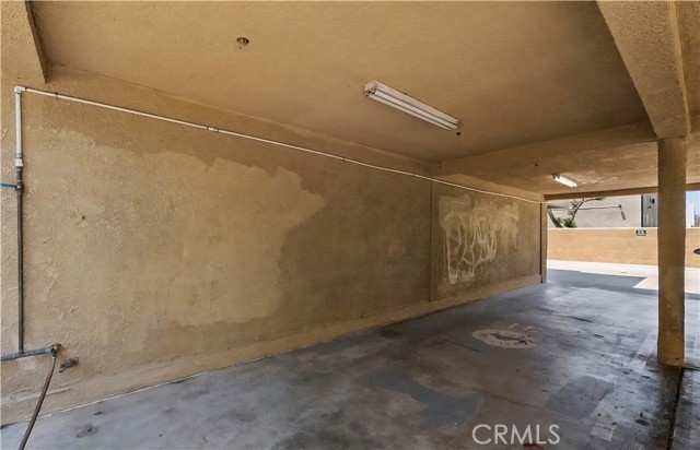 9014 Burnet Avenue, North Hills CA: https://media.crmls.org/medias/9c574acf-7737-4770-ba85-9515f42035b1.jpg