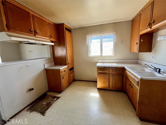 Detail Gallery Image 13 of 19 For 16707 Brighton Ave, Gardena,  CA 90247 - – Beds | – Baths