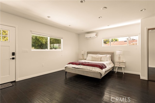 Detail Gallery Image 15 of 22 For 15233 Camarillo St, Sherman Oaks,  CA 91403 - 5 Beds | 4 Baths