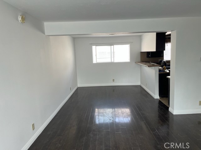 Detail Gallery Image 5 of 24 For 18550 Hatteras St #7,  Los Angeles,  CA 91356 - 2 Beds | 2/1 Baths