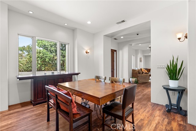 Detail Gallery Image 7 of 21 For 5150 Gloria Ave, Encino,  CA 91436 - 4 Beds | 4/1 Baths