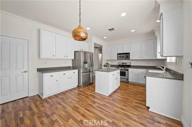 40225 Watford Way, Palmdale CA: https://media.crmls.org/medias/9c584e94-dbe0-4917-aab9-b4acca716ea6.jpg