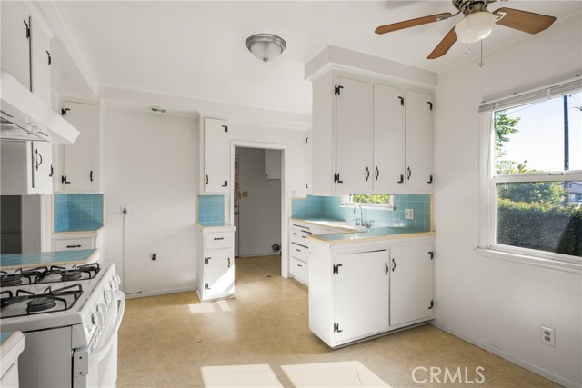 218 N Evergreen Street, Anaheim CA: https://media.crmls.org/medias/9c585a67-7403-49b7-98cf-4c9591e6425e.jpg