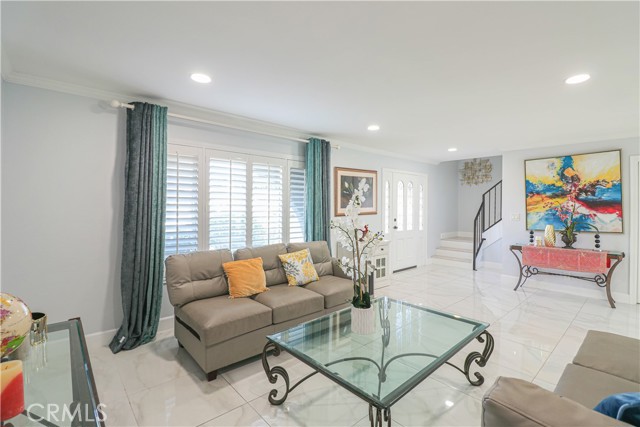 Detail Gallery Image 3 of 29 For 17891 Caledonia, Huntington Beach,  CA 92647 - 5 Beds | 3/2 Baths