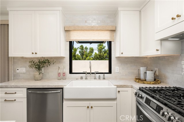 2134 Orange Avenue, Costa Mesa CA: https://media.crmls.org/medias/9c5a89ad-f9c5-40ea-9fe0-4e747bb72b84.jpg