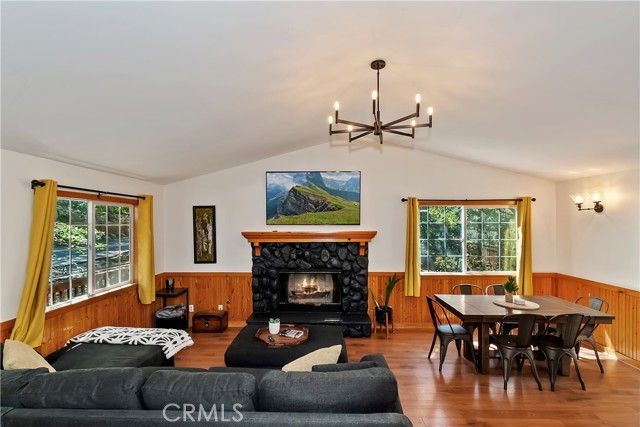 1348 Manzanita Way, Lake Arrowhead CA: https://media.crmls.org/medias/9c5acc39-6549-4733-8dab-6df6c498b6eb.jpg