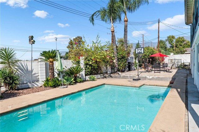 Detail Gallery Image 2 of 41 For 5950 Argyle, San Bernardino,  CA 92404 - 3 Beds | 3 Baths