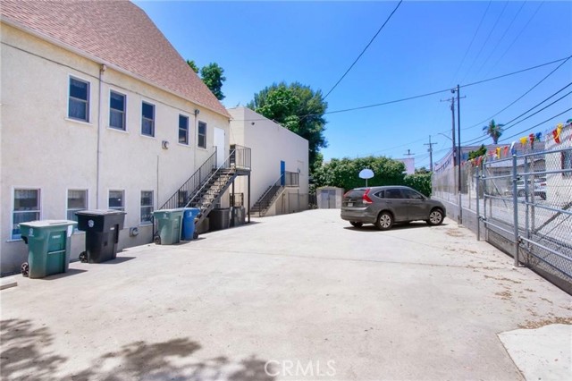 Image 6 of 46 For 724 Glenoaks Boulevard