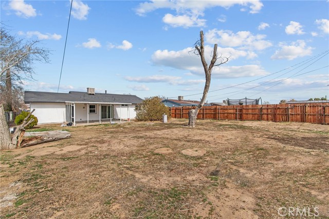 16245 Pine Street, Hesperia CA: https://media.crmls.org/medias/9c5bff57-5545-4a51-ba7e-a052e6db96cd.jpg