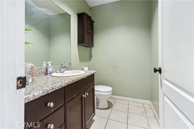 Detail Gallery Image 4 of 7 For 3761 E 52nd St, Maywood,  CA 90270 - 3 Beds | 2/1 Baths