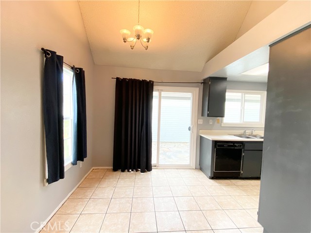 Detail Gallery Image 5 of 19 For 14515 Woodland Dr #15,  Fontana,  CA 92337 - 2 Beds | 1 Baths