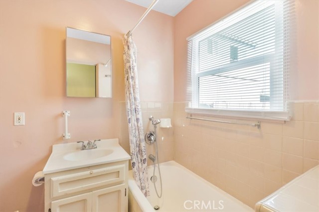 914 W 71st Street, Los Angeles CA: https://media.crmls.org/medias/9c5c6331-3c69-419d-be21-cf1e380f9c0e.jpg