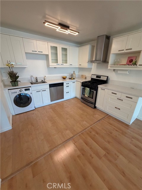 Detail Gallery Image 8 of 25 For 5250 Zelzah 21a,  Encino,  CA 91316 - 2 Beds | 2 Baths