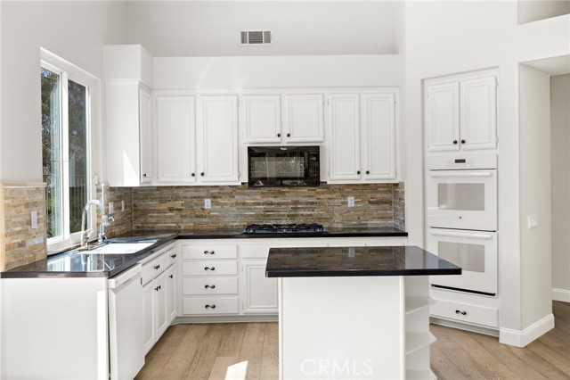 3909 Carta De Plata, San Clemente CA: https://media.crmls.org/medias/9c5c9287-fdc3-42eb-9bd3-25f81d8cf2a1.jpg