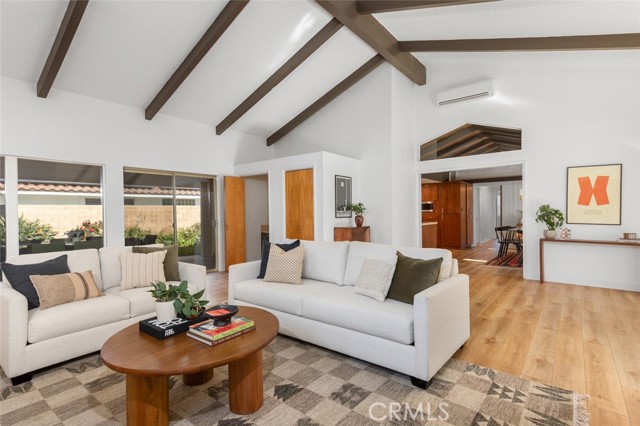 Detail Gallery Image 13 of 64 For 5360 E El Jardin St, Long Beach,  CA 90815 - 4 Beds | 3 Baths