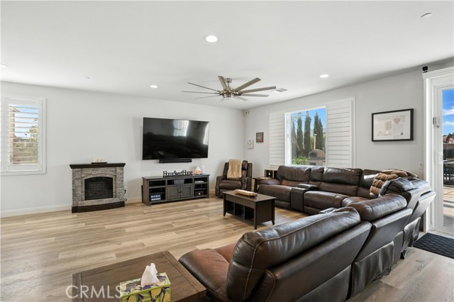 Detail Gallery Image 18 of 75 For 11715 Periwinkle Pl, Jurupa Valley,  CA 91752 - 6 Beds | 4/1 Baths