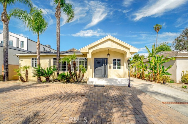 Detail Gallery Image 21 of 28 For 16707 Moorpark St, Encino,  CA 91436 - 3 Beds | 3 Baths