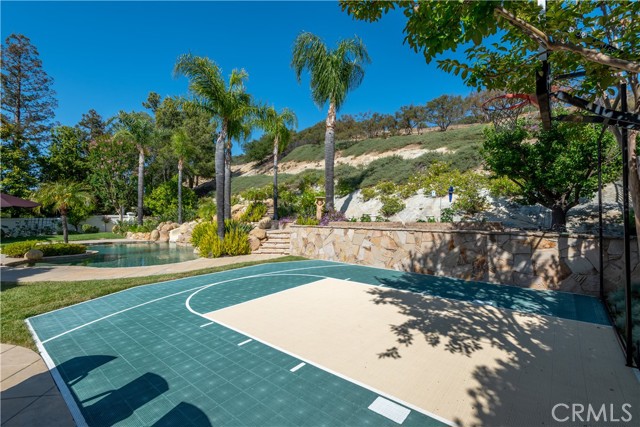 5 Bed Home for Sale in Calabasas, California
