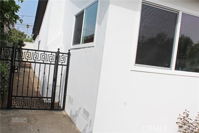 Detail Gallery Image 21 of 27 For 1647 W 53rd St, Los Angeles,  CA 90062 - 4 Beds | 2 Baths