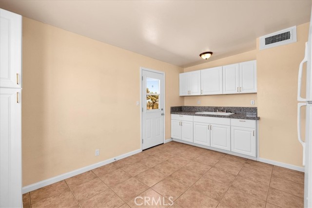 58382 Sunny Sands Drive, Yucca Valley CA: https://media.crmls.org/medias/9c5f4104-9a3a-4272-9ed1-672167735c0c.jpg
