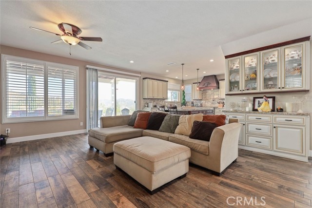 Detail Gallery Image 16 of 63 For 25 Corte Rivera, Lake Elsinore,  CA 92532 - 5 Beds | 3 Baths