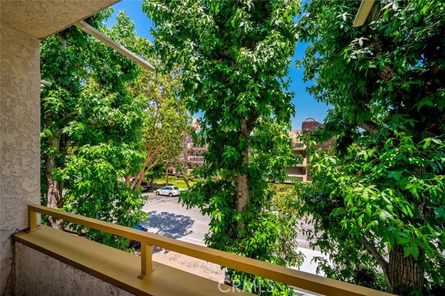 645 Chestnut Avenue, Long Beach CA: https://media.crmls.org/medias/9c601d7f-71a2-488b-807a-fe4b6f3260e4.jpg
