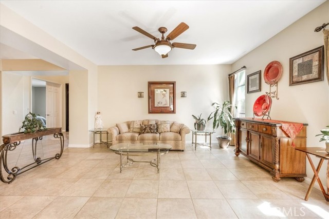 19247 Mountain Shadow Lane, Perris CA: https://media.crmls.org/medias/9c605d6e-f01b-42df-b92a-24a0974c828e.jpg