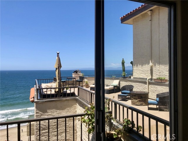 555 Esplanade, Redondo Beach CA: https://media.crmls.org/medias/9c611878-d333-4bea-9400-aae1966f8fd4.jpg