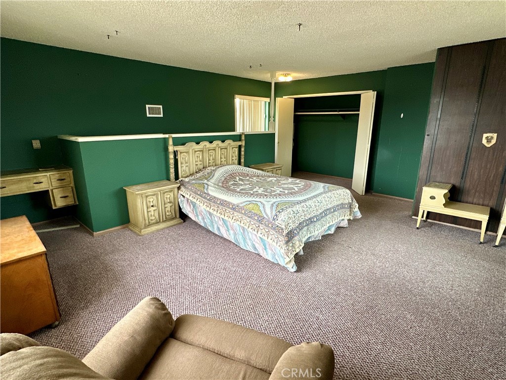 https://media.crmls.org/medias/9c62945c-05ca-41cb-a0c3-6803ba5a454c.jpg?preset=X-Large