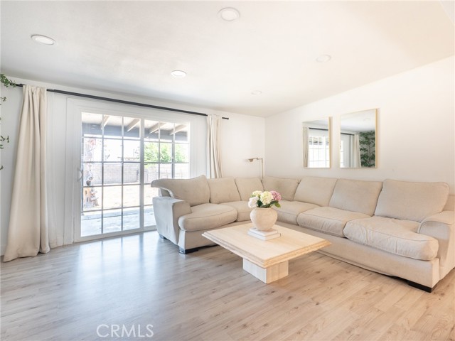 649 W w ramona Drive, Rialto CA: https://media.crmls.org/medias/9c6461d1-26bf-444d-b2f0-ba316d2ccca4.jpg