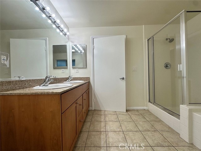 Detail Gallery Image 18 of 21 For 7551 Jordan #304,  Canoga Park,  CA 91303 - 3 Beds | 2 Baths