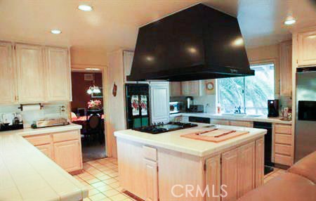 Detail Gallery Image 4 of 14 For 17033 Rayen, Northridge,  CA 91325 - 4 Beds | 3 Baths