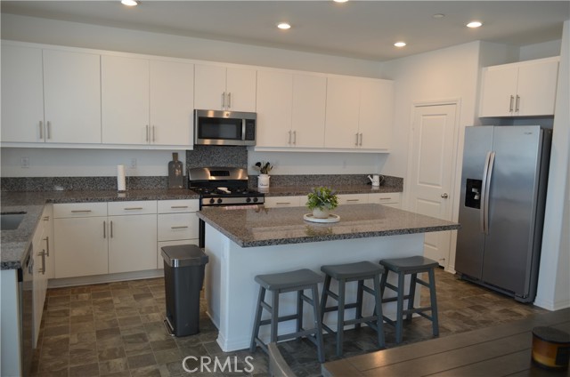 Detail Gallery Image 9 of 37 For 27241 Toro Vista St, Menifee,  CA 92585 - 4 Beds | 3 Baths