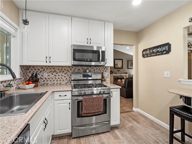 Detail Gallery Image 10 of 40 For 15242 Poppy Meadow St, Canyon Country,  CA 91387 - 3 Beds | 3 Baths