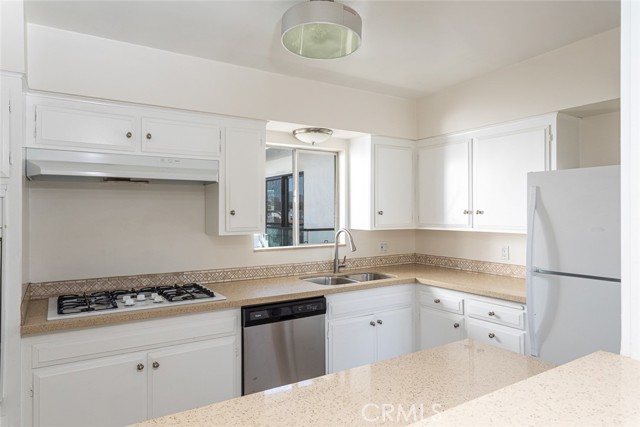 Detail Gallery Image 10 of 18 For 310 Dahlia Pl #B,  Corona Del Mar,  CA 92625 - 2 Beds | 1 Baths