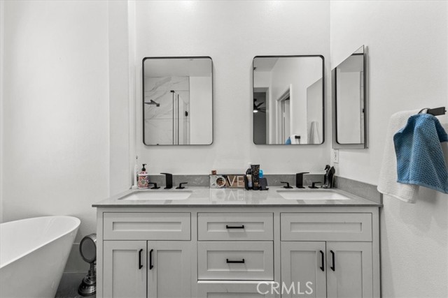 28 Albany, Ladera Ranch CA: https://media.crmls.org/medias/9c683152-da83-4f02-bceb-34a5fd361be8.jpg