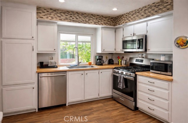 Detail Gallery Image 7 of 19 For 13870 Rodeo, Victorville,  CA 92395 - 2 Beds | 2 Baths