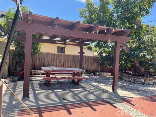 1961 Navarro Avenue, Pasadena CA: https://media.crmls.org/medias/9c6980b5-ad66-42dc-b058-76d24831048a.jpg